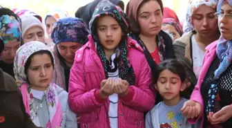 Maden Sahasındaki Heyelanda Ölen İşçi Toprağa Verildi