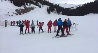 Ordu'da Dezavantajlı Çocuklara Kayak Eğitimi