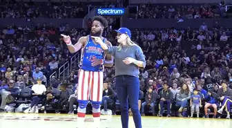 Oscar Ödüllü Oyuncu Reese Witherspoon'a Harlem Globtrotters Gösterisinde Sürpriz Dans Teklifi