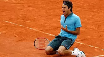 Roger Federer, Toprak Korta Geri Dönüyor