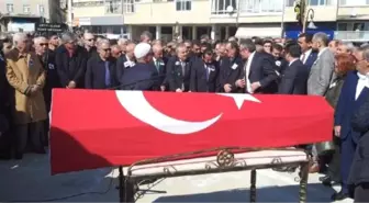 Eski Bakan Fikret Ünlü'yü 5 Bin Kişi Son Yolculuğuna Uğurladı