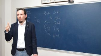 Türklerin İlk Kullandıkları Alfabeyi Öğreniyorlar