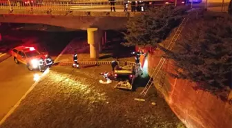 Arkadaşlarını Hastaneye Yetiştirmek İsterken Köprüden Uçtular: 4 Yaralı