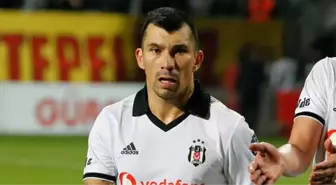 Beşiktaşlı Gary Medel, Takımdan Ayrılmadığı İçin Pişman Oldu