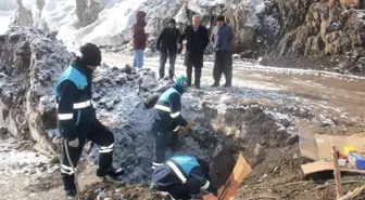 Boru Patladı, İçme Suyu Metrelerce Havaya Fışkırdı