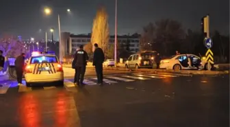 Ankara'da Otomobiller Çarpıştı: 2 Yaralı