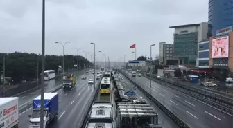 Bahçelievler'de Metrobüs Kazası: 3 Yaralı