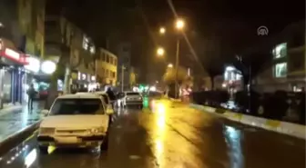 Babasının Aracını Kaçırıp 2 Akrabasını Bıçakladı