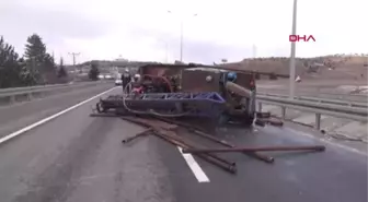 Kütahya Bariyerlere Çarpan Sondaj Aracı Hurdaya Döndü