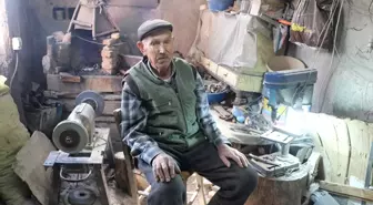 Bıçakçı Ali Usta 77 Yıldır Çelik Dövüyor