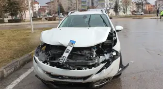 Elazığ'da Trafik Kazası: 3 Yaralı