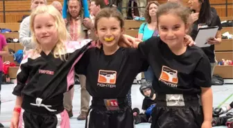 Kick-Boks'ta Minikler Avrupa Şampiyonu Tuana