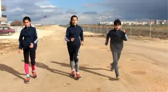 Üçüzler Toprak Yolda Antrenmandan, Salondaki Başarıya Ulaştı