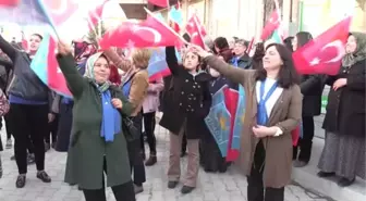 Akşener: 'Birbirinizi Kırmayın, İncitmeyin Aranıza Gelip Fitne Sokanlardan Uzak Durun'