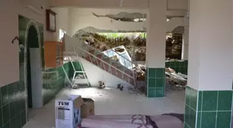 Hatay'da Toprak Kayması Sonucu Cami Duvarı Çöktü