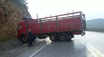 Bilecik'te Trafik Kazası, 5 Kişi Yaralandı