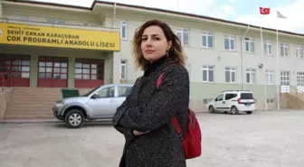 Okulda Müdür, Tarlada Hanımağa