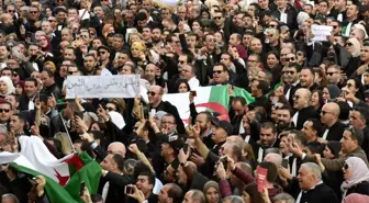 Cezayir: Cumhurbaşkanı 'İç ve Dış Güçlerin Yol Açabileceği Kaosa Karşı' Protestocuları Uyardı