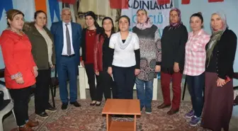 Seçimleri Kazanırlarsa Kasabayı Kadınlar Yönetecek