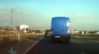 Trafikte Makas Atarak Seyreden Kargo Aracı Kamerada