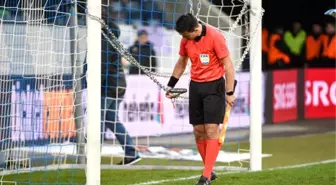 UEFA'yı Zincirle Protesto Ettiler