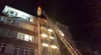 Fatih'te Otel Yangını: 20 Kişi Dumandan Etkilendi