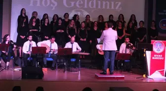 Sivas'ta Türk Müziği Korosu Konser Verdi