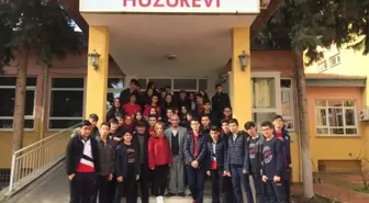 Mercan Kolejlilerden Huzurevi Ziyareti