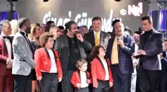 Podyumda Karizmalar Geçiti!