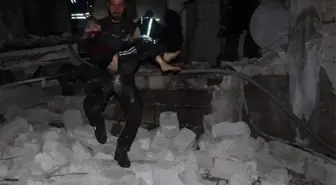 Rejim Güçleri Gece Boyunca İdlib'i Bombaladı