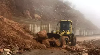 Siirt'te İki Ayrı Köy Yolunda Heyelan