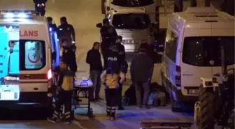 Çaycıyı Bıçaklayan Şüpheli, Boynuna Bıçak Dayayıp Polise Direndi