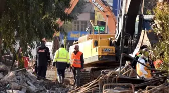 Metronun Yer Altı Otoparkındaki Göçükte Çalışmalar Sürdürülüyor