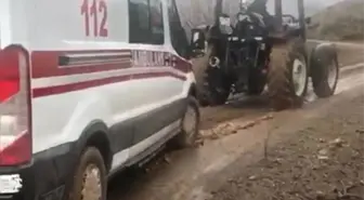 Hastayı Almaya Giden Ambulans Çamura Saplandı