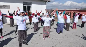 Şalvarlı Kadınlar Hayatlarında İlk Kez Spor Yaptı