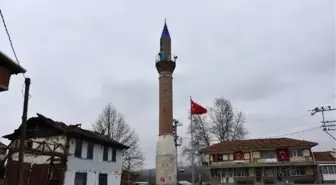 Sembol Haline Gelen Camisiz Minare Görenleri Hayrete Düşürüyor