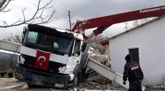 Devrilen Beton Kamyonu Altında Can Verdi