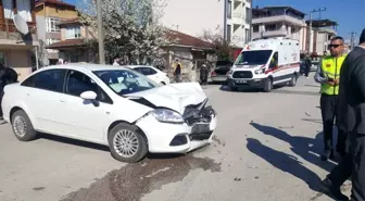 Düzce'de İki Otomobilin Karıştığı Kazada 3 Yaralı