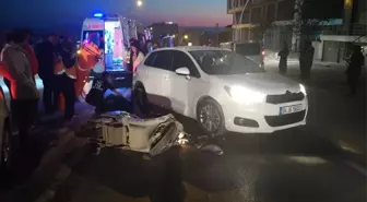 Otomobille Çarpışan Elektrikli Bisikletin Sürücüsü Yaralandı