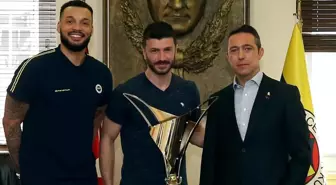 Şampiyon Voleybolculardan Ali Koç'a Ziyaret