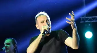 Haluk Levent Konser Gelirini Yeni Zelanda'da Hayatını Kaybeden Müslümanlara Bağışladı