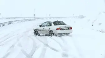 Kar ve Tipi Sürücülere Zor Anlar Yaşattı