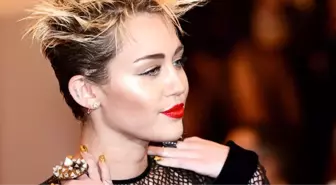 Miley Cyrus'dan Çırılçıplak Yaz Fotoğrafı!