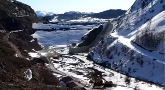 Sızıntı Olan Alucra Barajı'nda Su Tahliyesi Sürüyor, Evlere Kimse Yaklaştırılmıyor