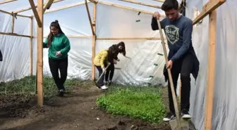 Coğrafya Dersini Çiftçilik Yaparak Öğreniyorlar