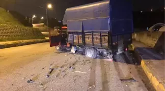 Pendik'te Otomobil ile Kamyon Çarpıştı: 2 Ölü