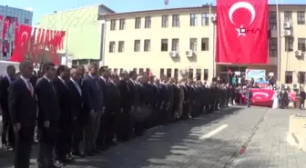 Iğdır'da Vali Ünlü ve MHP'li Sancaklı Nevruz Ateşinden Atladı, Yumurta Tokuşturdu