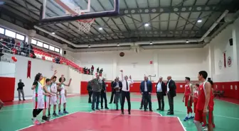 Nadir Vekiloğlu Spor Salonu Açıldı