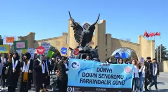 Öğrenciler Down Sendromlular İçin Yürüdü