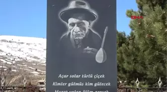 Sivas Aşık Veysel'i Sazıyla Buluşturdu